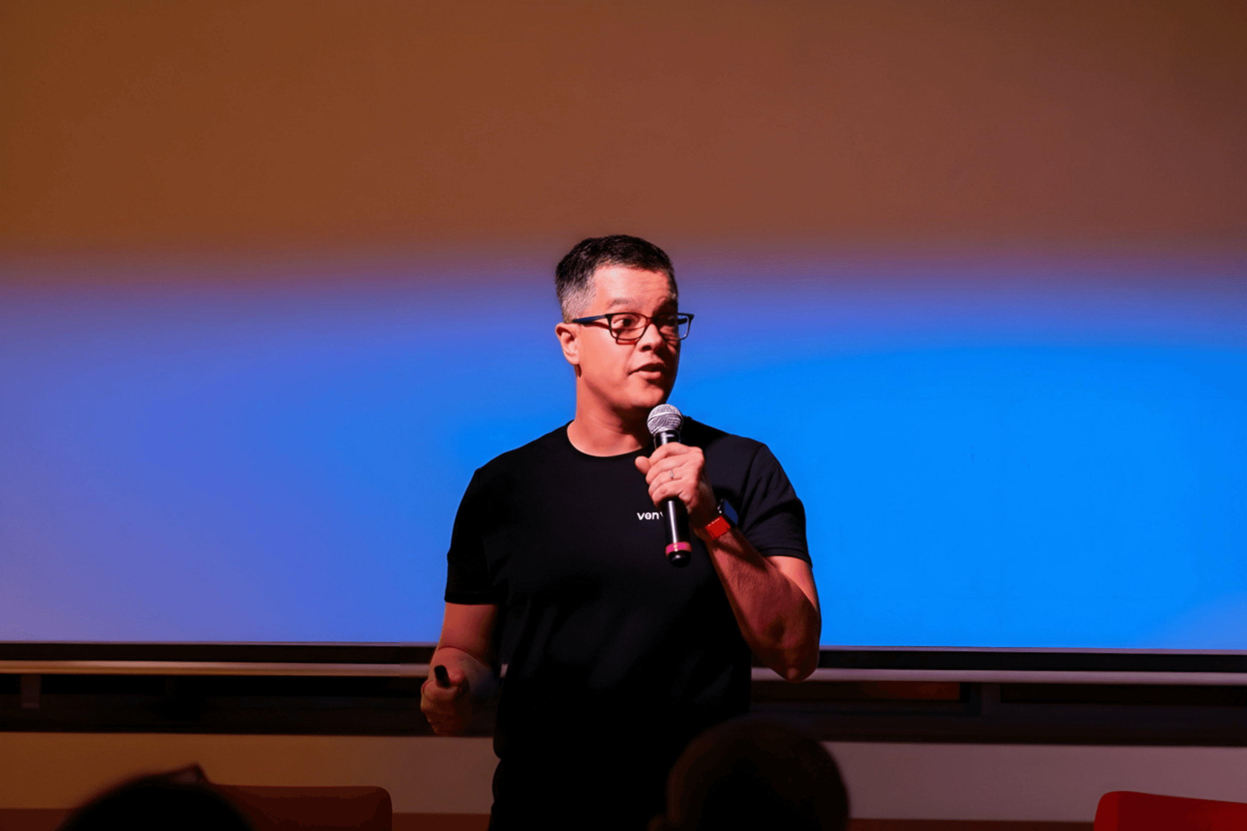 Amadeu Ferreira speaking at a conference